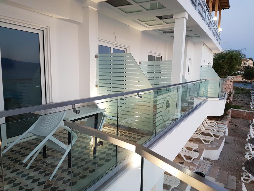 Hotel Delfini Sarande Ngoại thất bức ảnh